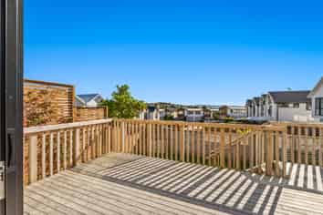 17 Seafarer Crescent, Stanmore Bay