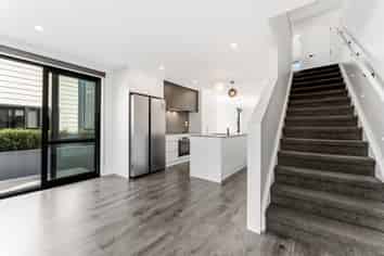 17 Seafarer Crescent, Stanmore Bay