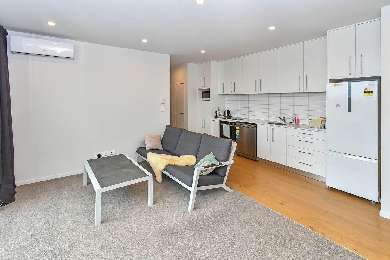 Must Be Sold – Present Your best Offer! - Vaade 3