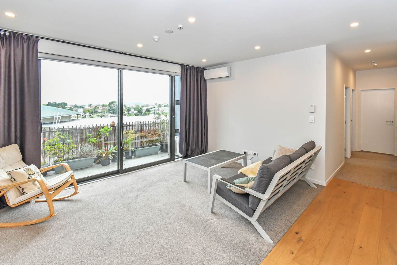 Must Be Sold – Present Your best Offer! - Vaade 2