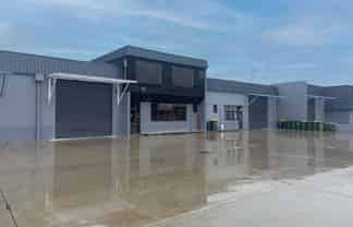 Secure & Versatile 416m² Industrial