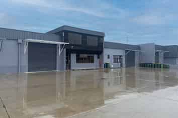 Secure & Versatile 416m² Industrial