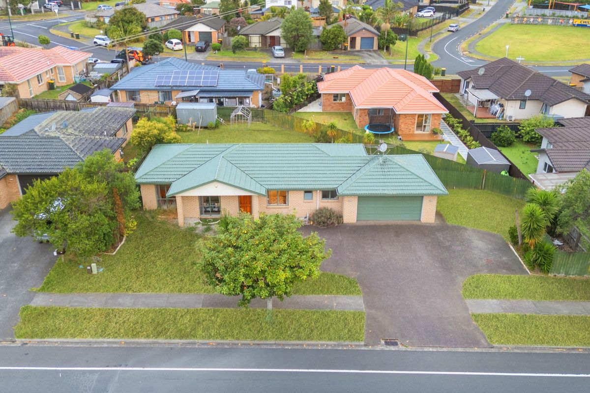 Stunning Family Home with Double Garage & Outdoor Space in Flat Bush – pohled 2