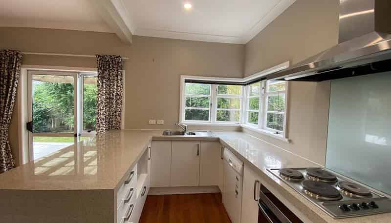 15 St Ronans Avenue, Waterloo