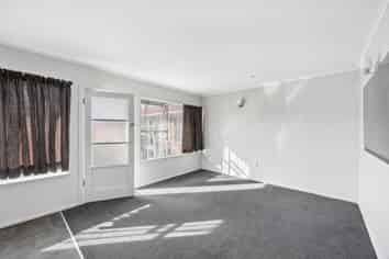 8/3 Rocklands Avenue, Mount Eden