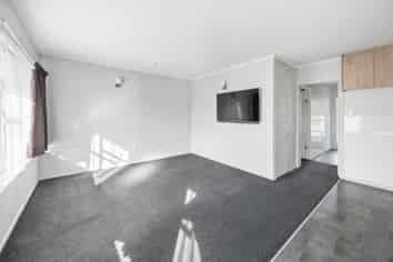 8/3 Rocklands Avenue, Mount Eden