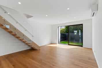 7/82 East Coast Road, Milford