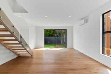 7/82 East Coast Road, Milford