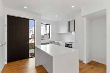 7/82 East Coast Road, Milford