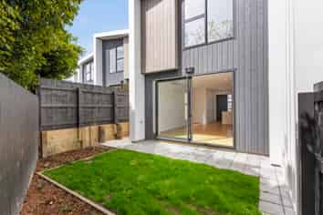7/82 East Coast Road, Milford