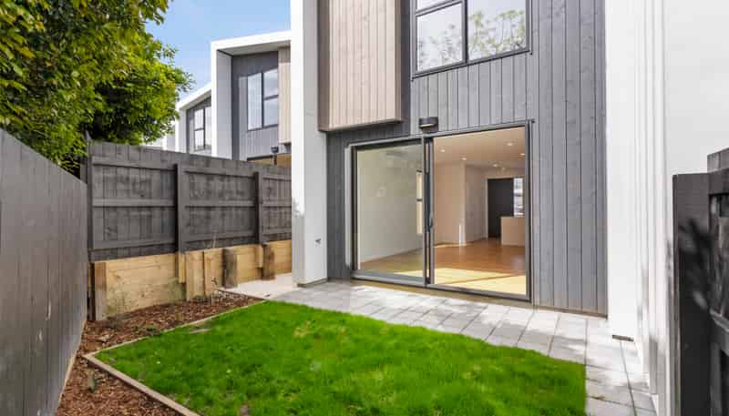 7/82 East Coast Road, Milford