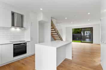 7/82 East Coast Road, Milford