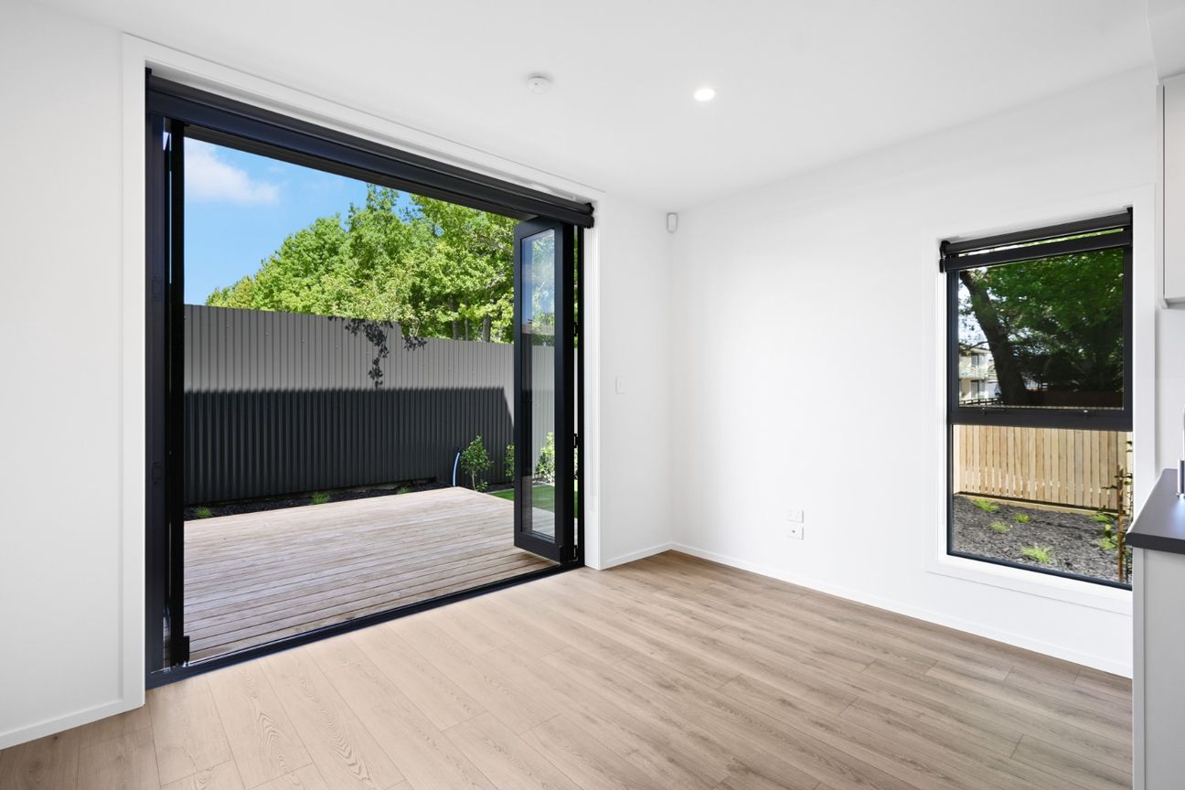Immaculate 2 bedroom Townhouse - Bild 2
