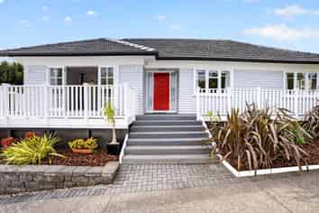 20 & 20A Brian Crescent, Stanmore Bay