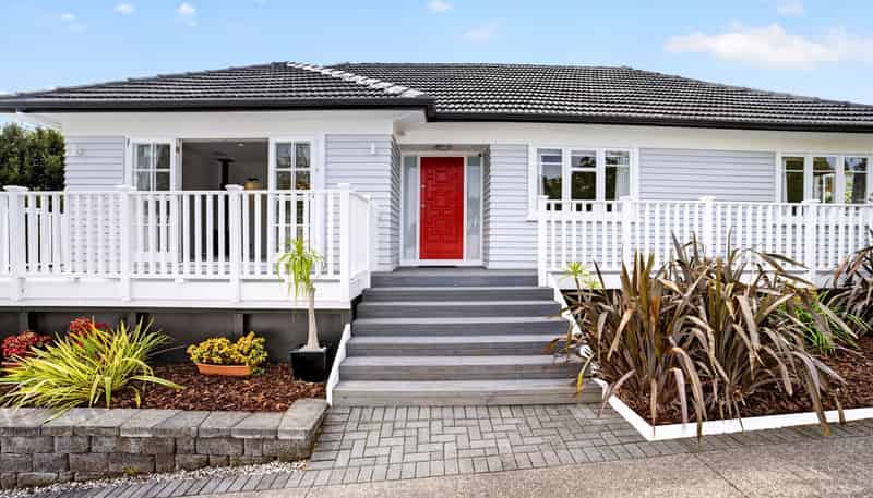 20 & 20A Brian Crescent, Stanmore Bay