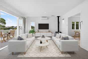 20 & 20A Brian Crescent, Stanmore Bay