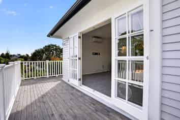 20 & 20A Brian Crescent, Stanmore Bay