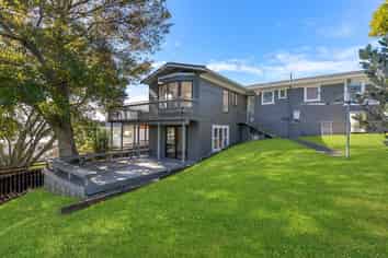 16 Mawson Avenue, Torbay