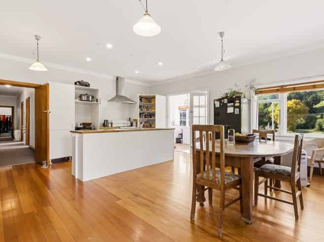 1190 Ohura Road, Matiere
