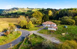 1190 Ohura Road, Matiere