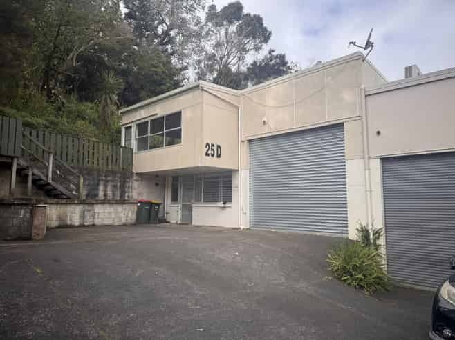 Rare trade unit with residential component