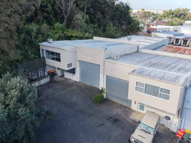 Rare trade unit with residential component
