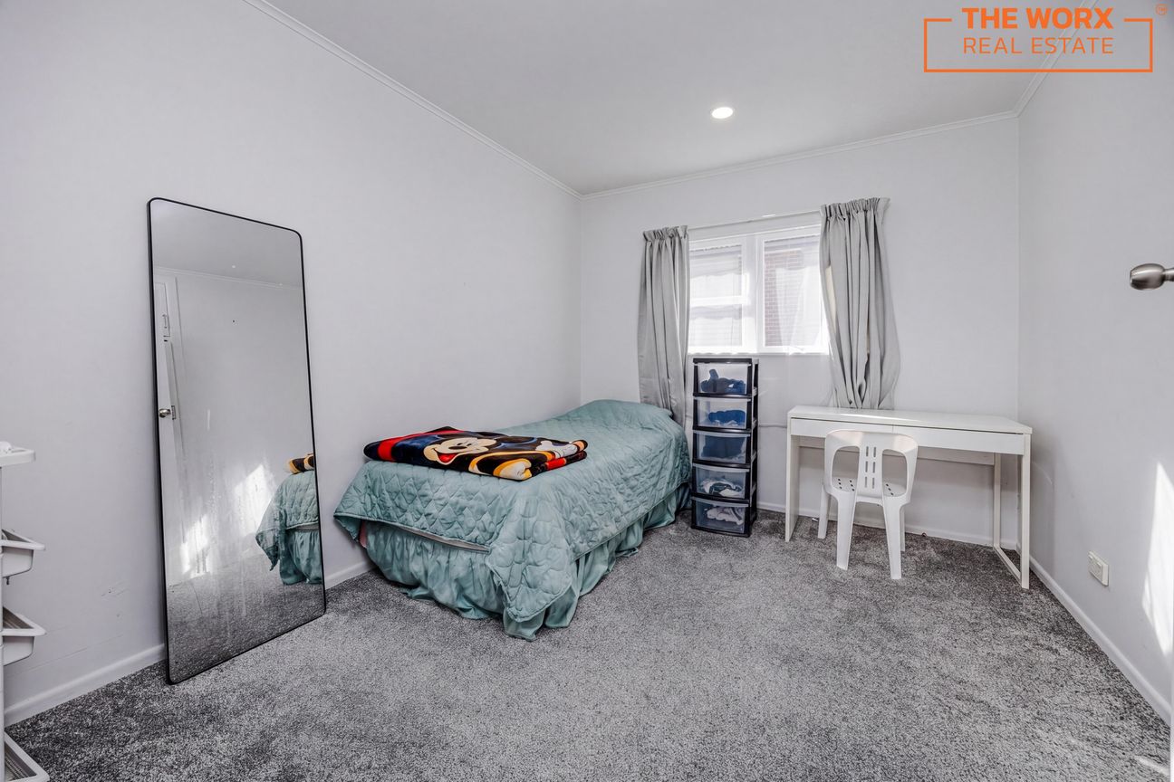 Spacious, Renovated Family Home in Prime Northcote - Więcej