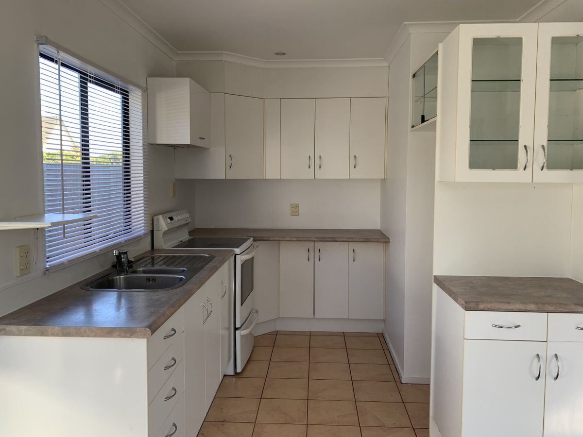 Spacious & Freshly Updated Family Home - Vista 4