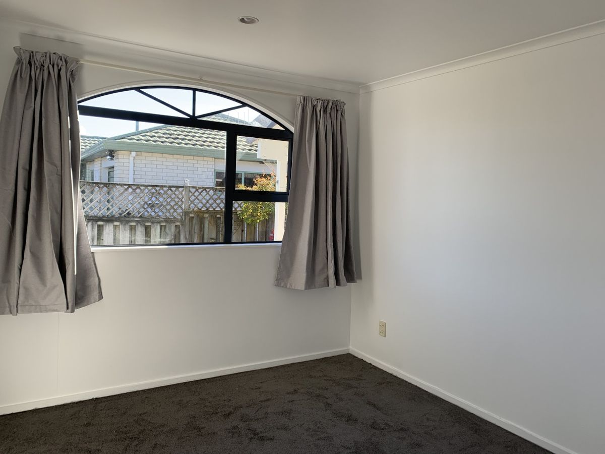 Spacious & Freshly Updated Family Home - Vista 5