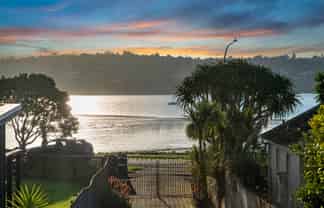 44 Kiwi Esplanade, Mangere Bridge