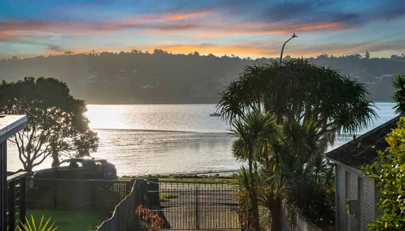 44 Kiwi Esplanade, Mangere Bridge