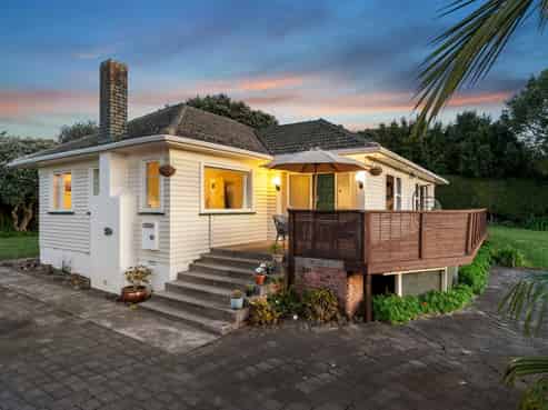 44 Kiwi Esplanade, Mangere Bridge