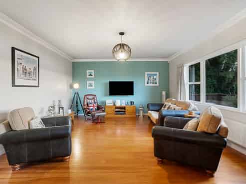 44 Kiwi Esplanade, Mangere Bridge