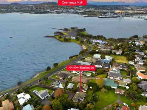 44 Kiwi Esplanade, Mangere Bridge