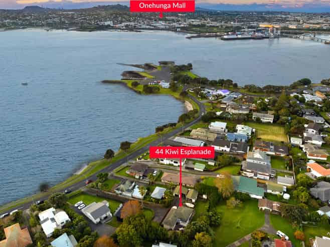 44 Kiwi Esplanade, Mangere Bridge