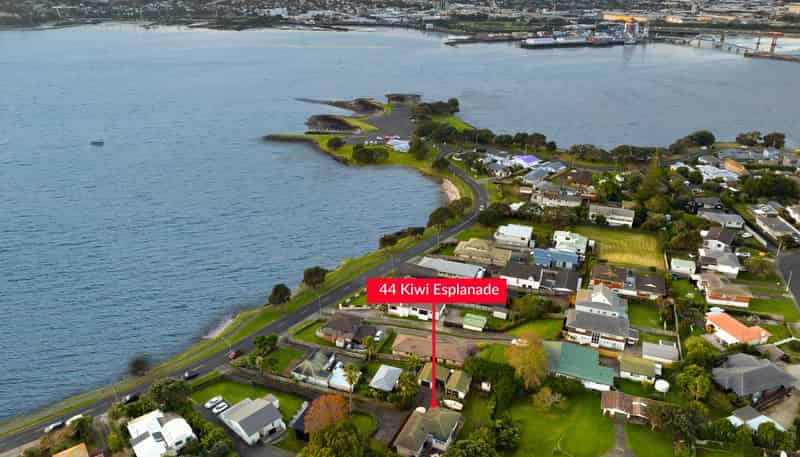 44 Kiwi Esplanade, Mangere Bridge