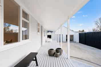 8 Creswell Place, Leamington