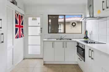 18 McLean Avenue, Papatoetoe
