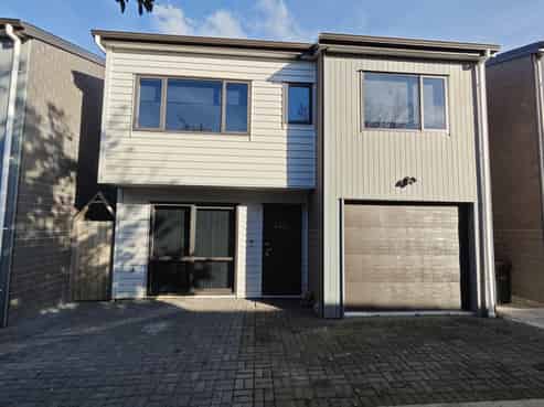 425D Great South Road , Opaheke