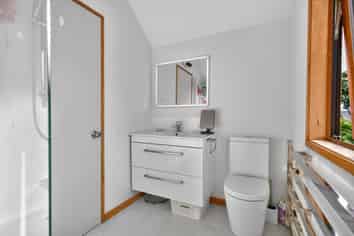 2/130 Muritai Road, Eastbourne