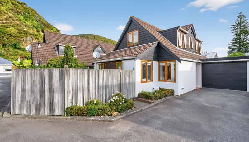 2/130 Muritai Road, Eastbourne