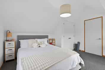2/130 Muritai Road, Eastbourne