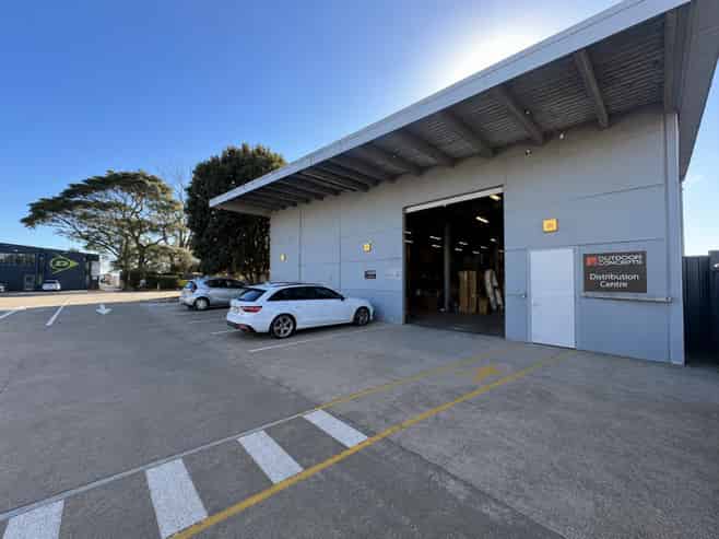 Functional 480sqm warehouse