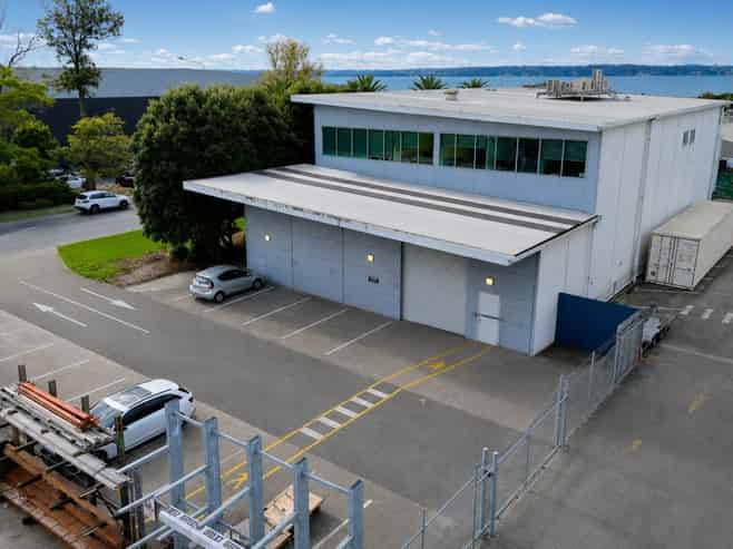 Functional 480sqm warehouse
