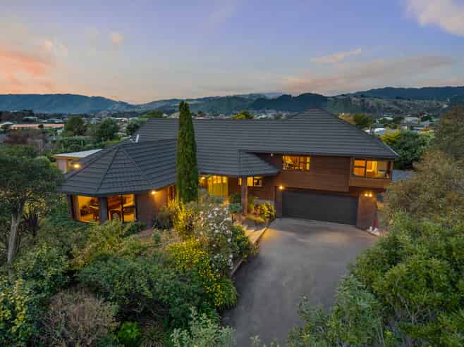 1 Stoneleigh Grove, Paraparaumu