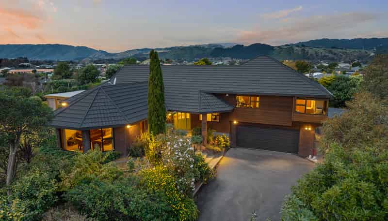 1 Stoneleigh Grove, Paraparaumu