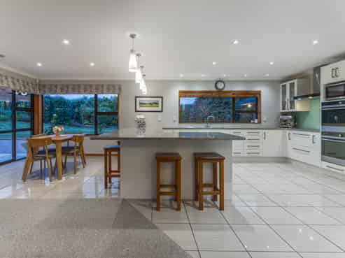 1 Stoneleigh Grove, Paraparaumu
