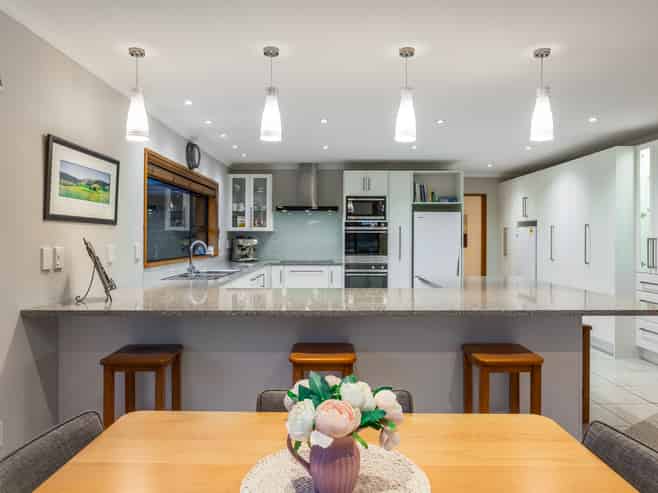 1 Stoneleigh Grove, Paraparaumu