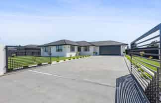 26 Honeyfield Drive, Whalers Gate