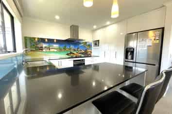 26 Honeyfield Drive, Whalers Gate